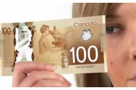 Канада проводить заміну паперових грошей на пластикові